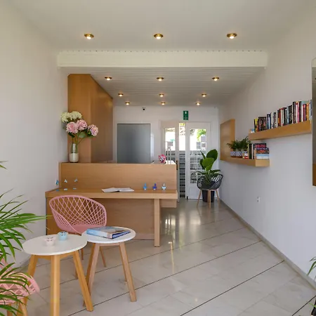 Hermes Front Apartmán