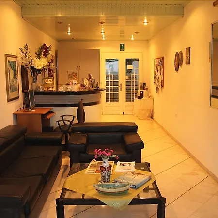 Hermes Front Apartment