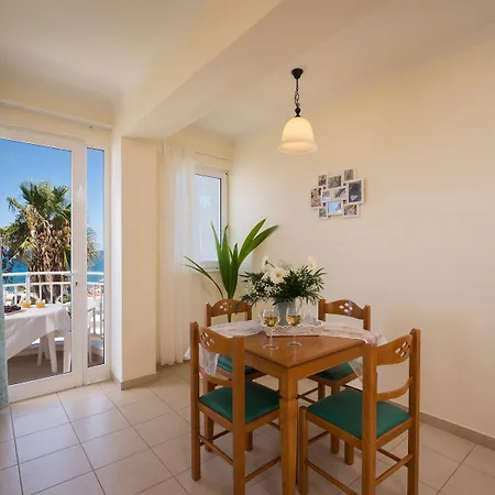 Hermes Front Apartmán Stalós