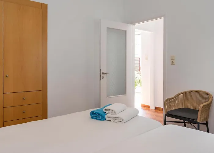 Hermes Front Apartment Stalós