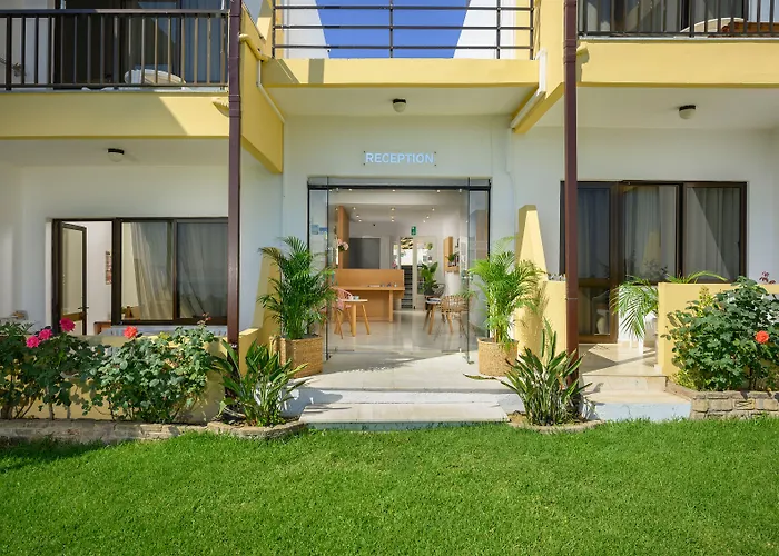 Hermes Front Apartment